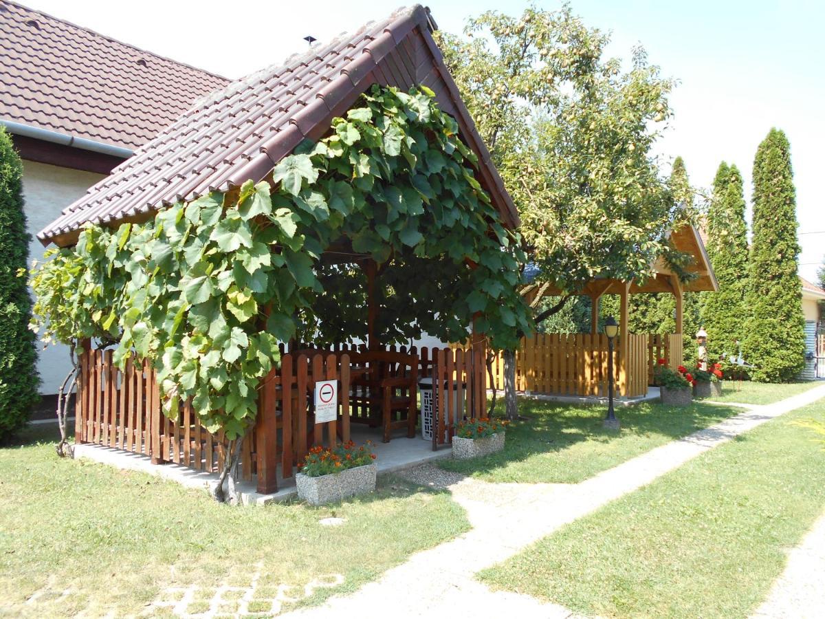 Árpád Panzió Bed and Breakfast Győr Exterior foto