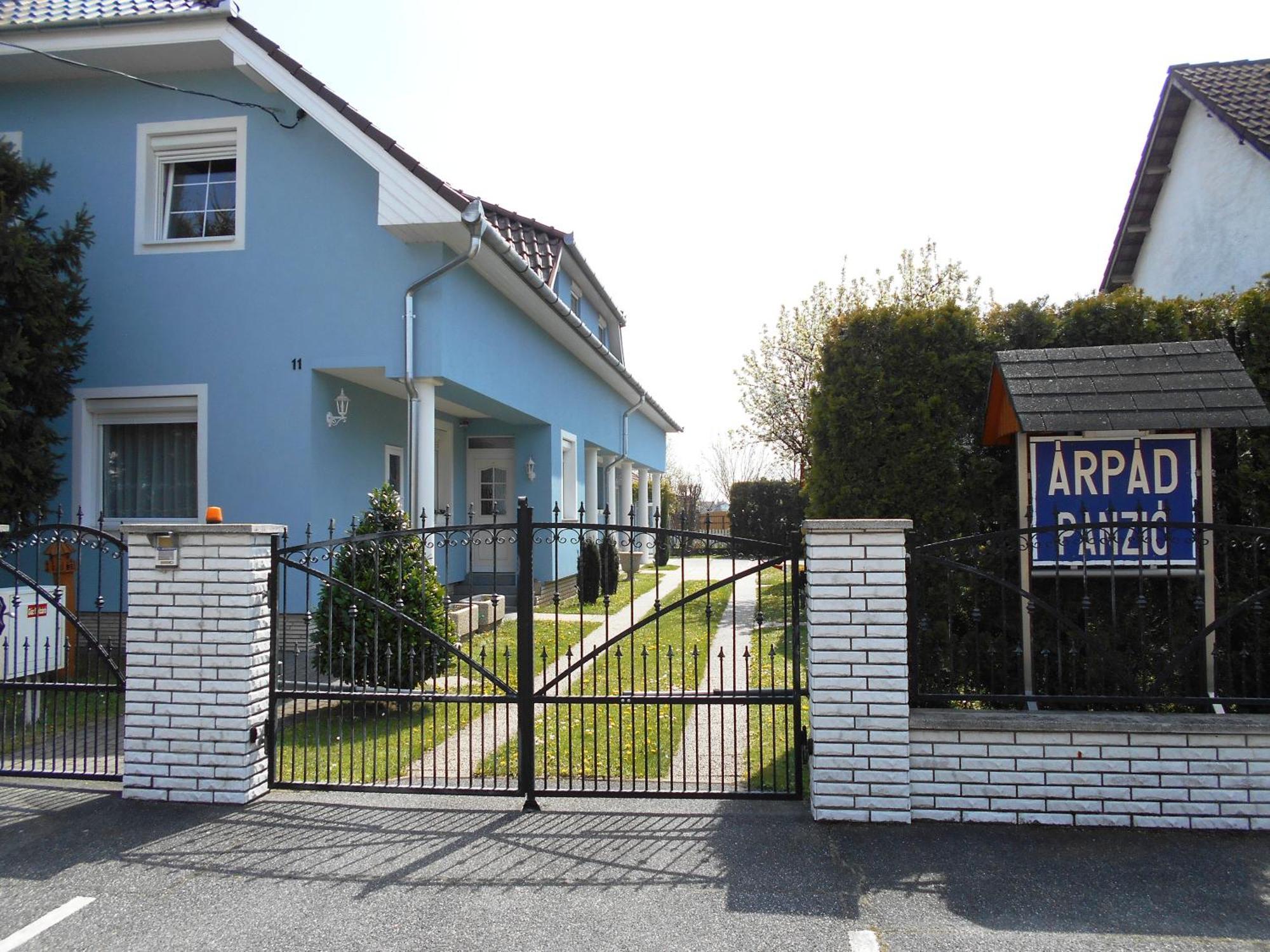 Árpád Panzió Bed and Breakfast Győr Exterior foto